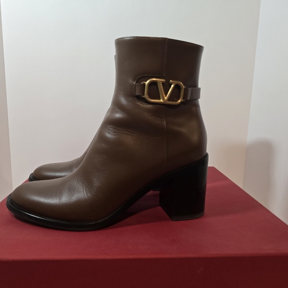 Valentino V Logo Boots - Picture 6 of 16